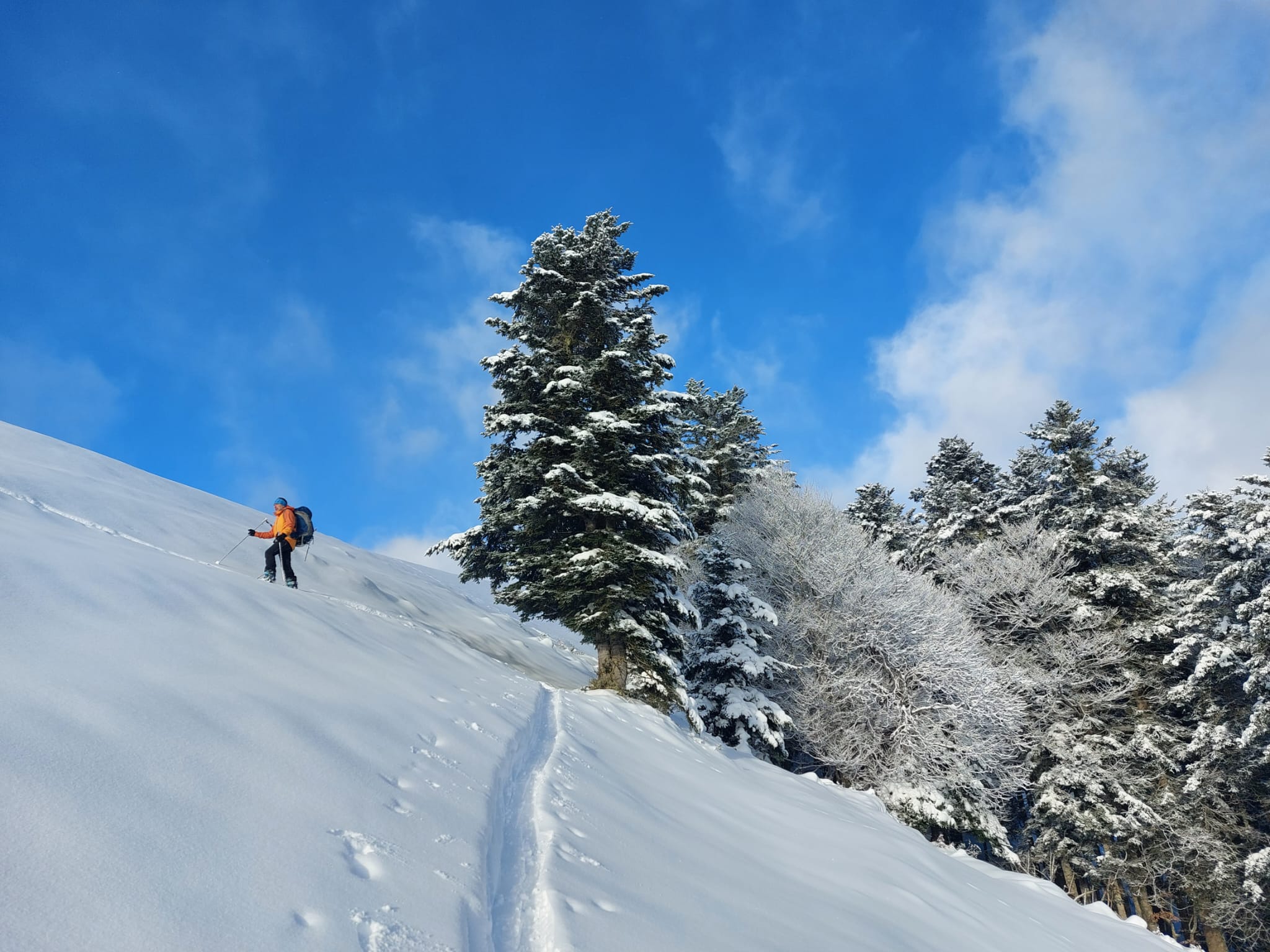 Remontée sur la crete avec le soleil qui arrive